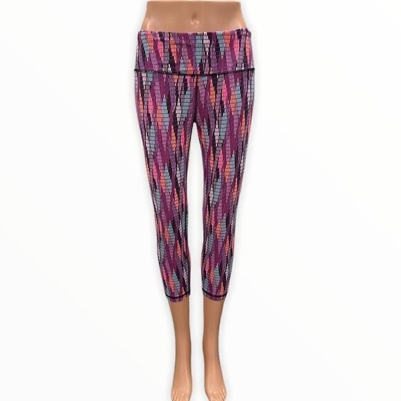 Victoria's Secret Pants - Victoria’s Secret Women’s Knockout Capri Leggings in the Size Medium